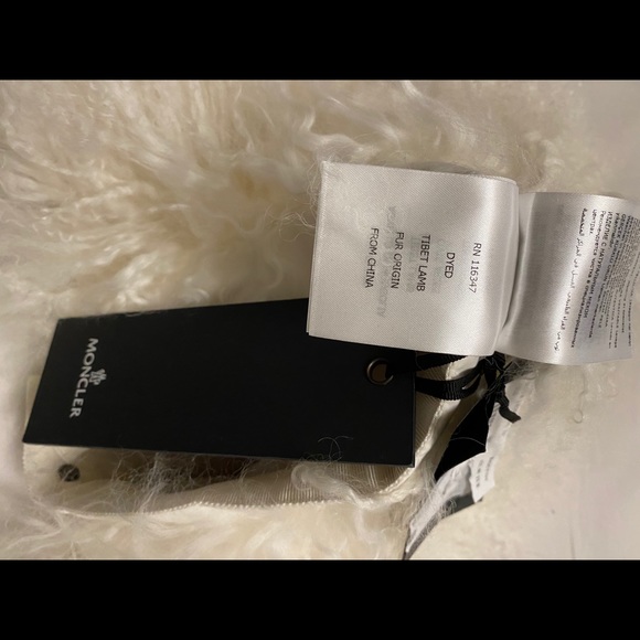 Moncler Tibetan lamb ivory scarf w snaps- NWT. - Picture 6 of 7